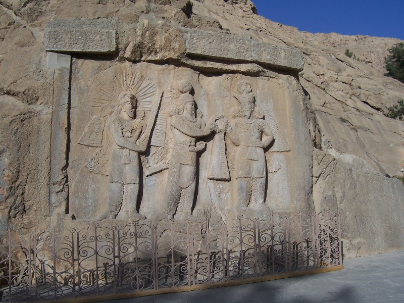 ../Images/100_1026 Kermanshah Sassanidenreliefs.jpg